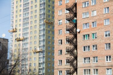 Bitmemiş apartman dış çalışma
