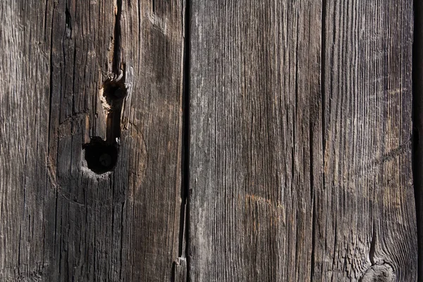 Contexte d'une vieille planche rugueuse avec nœuds et sillons — Photo