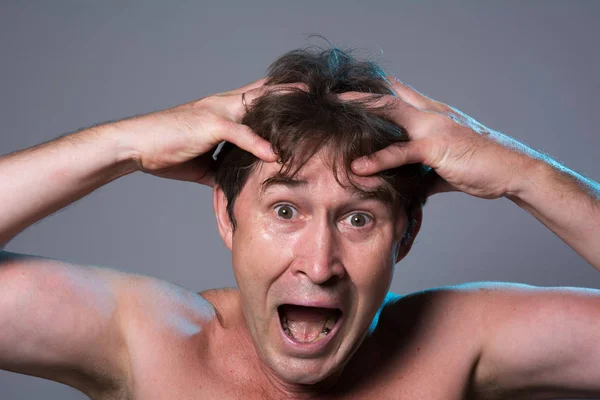 Retrato de perto de um homem emocional — Fotografia de Stock