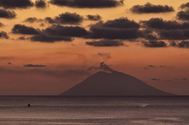 Stromboli gün batımı