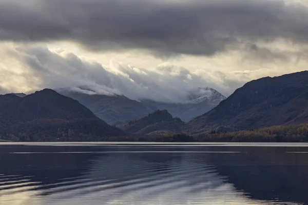 Zamek Crag przez Derwentwater — Zdjęcie stockowe