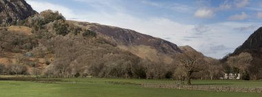 Crag Kalesi ve Borrowdale Vadisi Panoraması