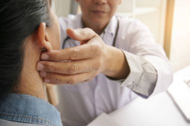 Nabız kadın hasta kalp atışı için kontrol doktor. Sağlık c