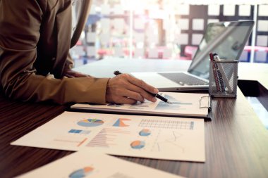 İş insanlar toplantı tasarım fikirleri profesyonel yatırımcı çalışırdı