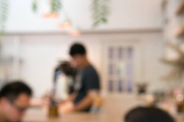 Kafenin arka planı bulanık. kopyalama alanı ile.