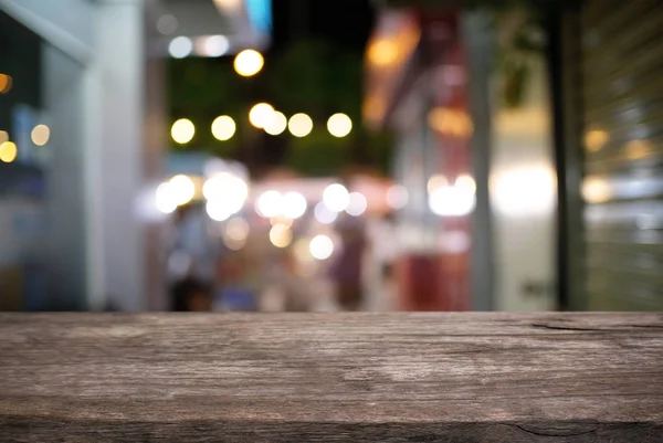 Soyut bulanık bokeh backg önünde boş koyu ahşap masa