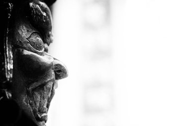 Oryantal şeytan heykeli ile boşluk