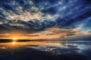 Güzel kırmızı manzara günbatımı