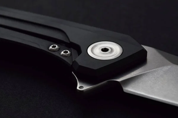 Couteau Pliant Avec Échelle Duralumin Anodisé Vis Axiale Brillante — Photo