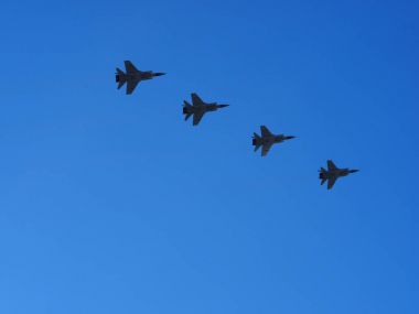 4 uçak resmi geçit