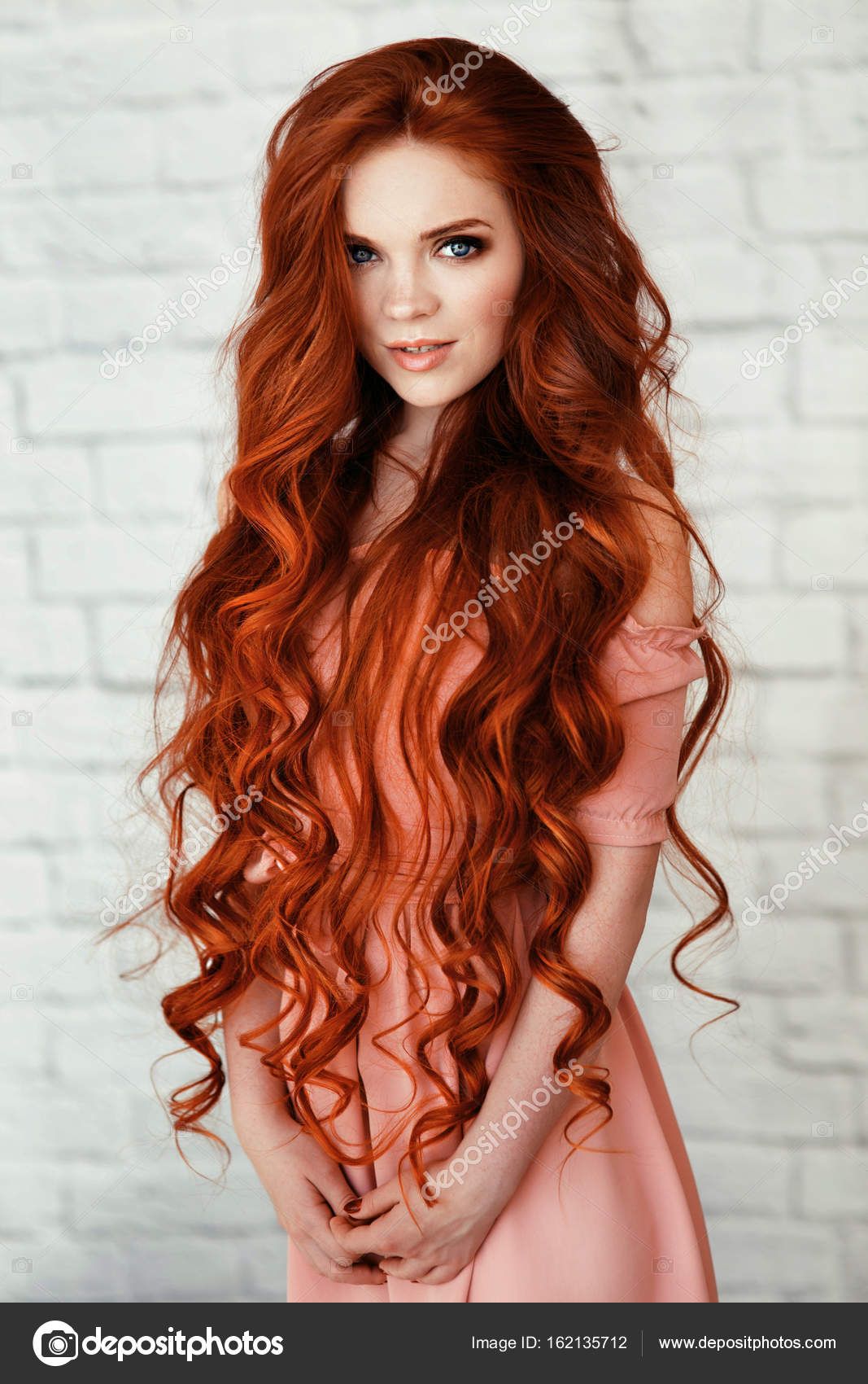 Dating nackten roten haaren mädchen