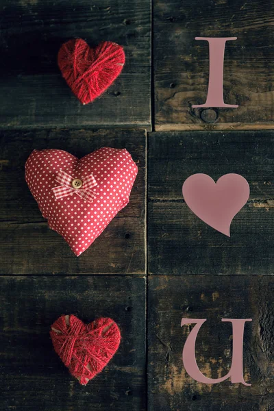 Tres Harts Sobre Fondo Madera Febrero Tarjeta Amo — Foto de Stock