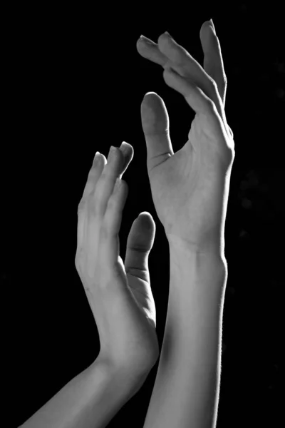 Χαριτωμένη Καμπύλη Των Χεριών Της Μπαλαρίνας Μαύρο Φόντο — Φωτογραφία Αρχείου