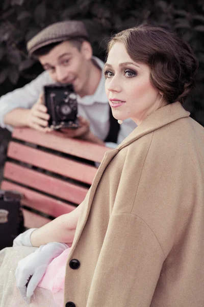 Young Couple Photographed Retro Camera Woman Sits Bench Looks Away — Stock Photo, Image