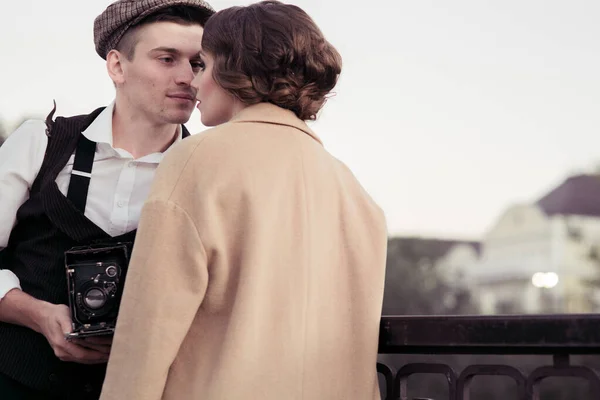 Large Portrait Young Couple Man Looking Woman Man Holding Retro — Stock Photo, Image