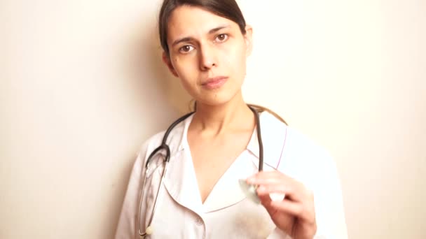 女の子 聴診器ストック動画 ロイヤリティフリー女の子 聴診器動画 Depositphotos