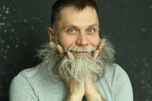 Studio Portrait Bearded Middle Aged Man Gray Shirt Looks Camera — Stock Photo, Image