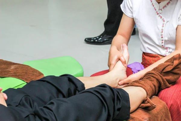 Foot massage for health. — Stock Photo, Image