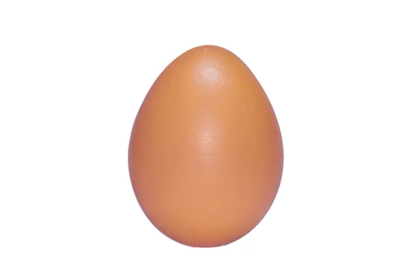 Одно куриное яйцо на белом фоне вырезает дорожки . — стоковое фото