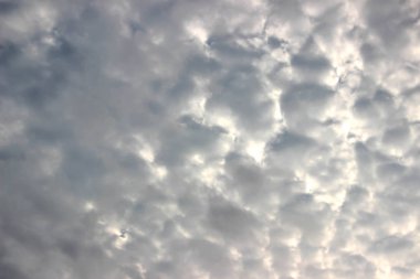 Mavi gökyüzü ve beyaz bulutlar, iş ruhu artırmak için fikir.