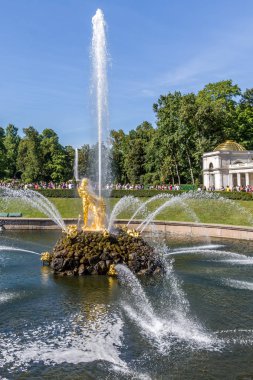 Büyük peterhoff çeşme