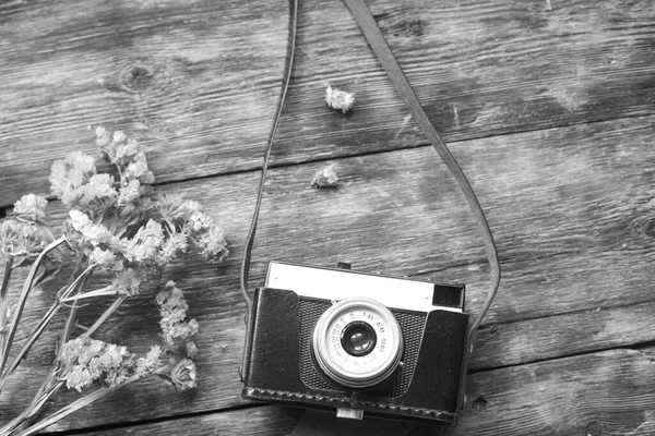 Черно Белая Фотография Камера Столе — стоковое фото