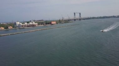 İki arkadaş rodong Ukrayna koyda denize jet gökyüzünde