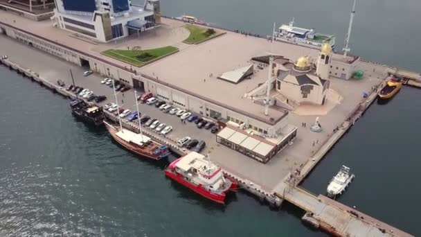 Imágenes de drones de vista superior del puerto marítimo en la ciudad de Odessa — Vídeo de stock