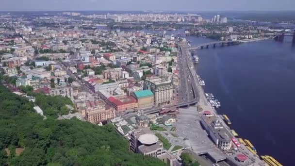 Staden av Kiev Dineper floden bygga drone footage antenn — Stockvideo