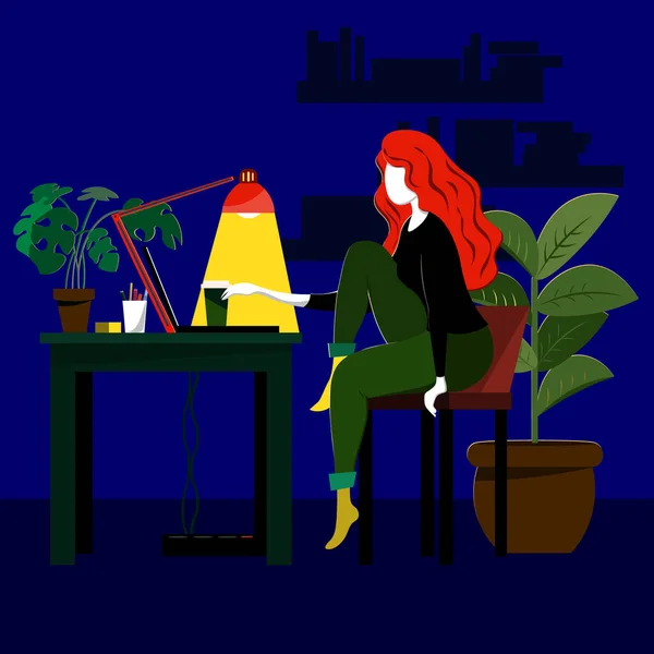 Una mujer se sienta en una silla a la mesa y trabaja en un portátil. Ilustración en un estilo plano . — Vector de stock