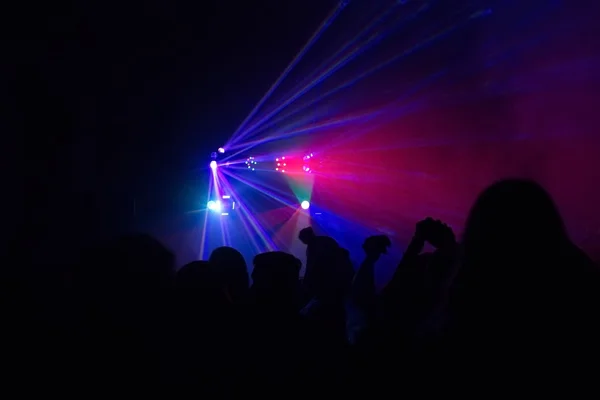 Mensen met plezier in een disco. blur effect — Stockfoto