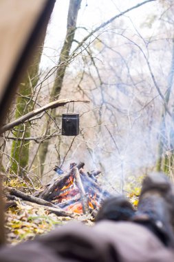 yanan çadırdan görünüm