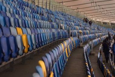 boş Stadyumu oturma sıraları ile maçtan önce bir