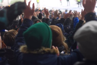 Kışın takım destekleyen Stadyumu