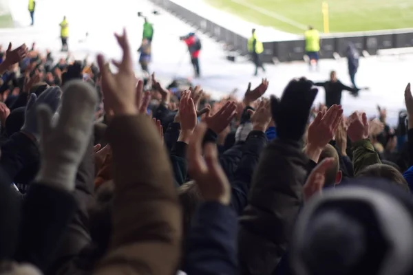 Stadio che sostiene la squadra in inverno — Foto Stock