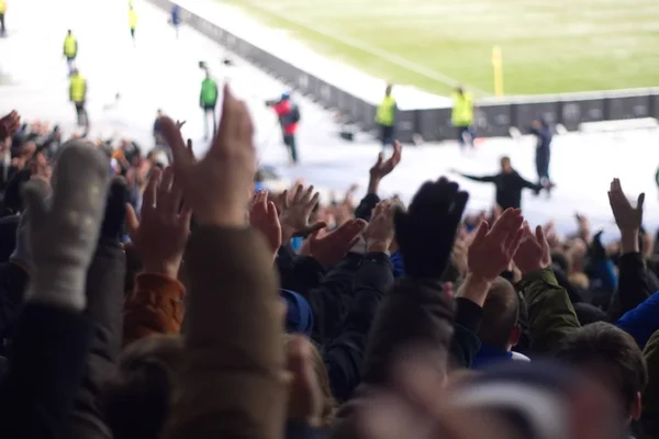 Stadion, wspieranie zespołu w zimie — Zdjęcie stockowe