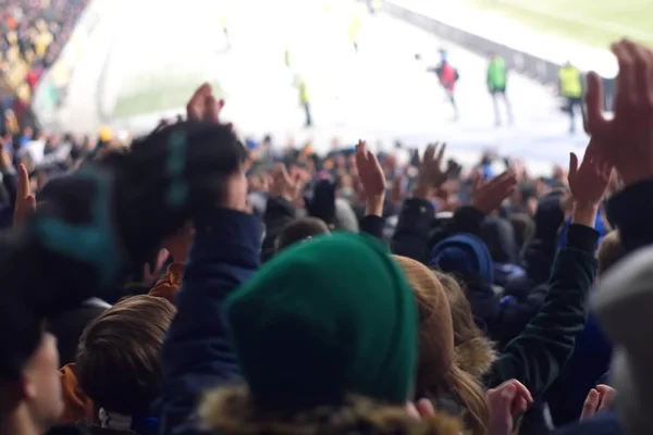 Stadion, wspieranie zespołu w zimie — Zdjęcie stockowe