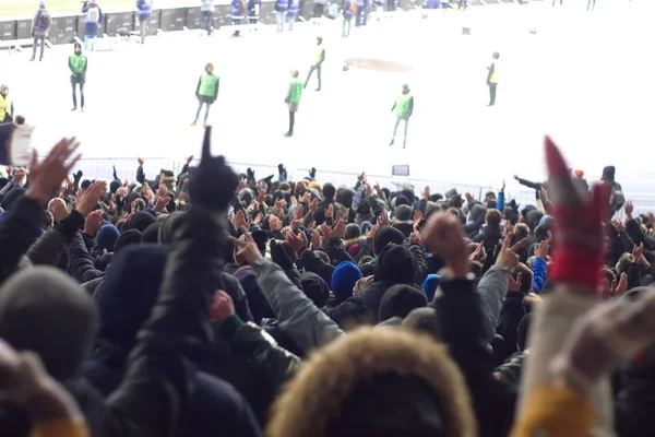 Stadion, wspieranie zespołu w zimie — Zdjęcie stockowe