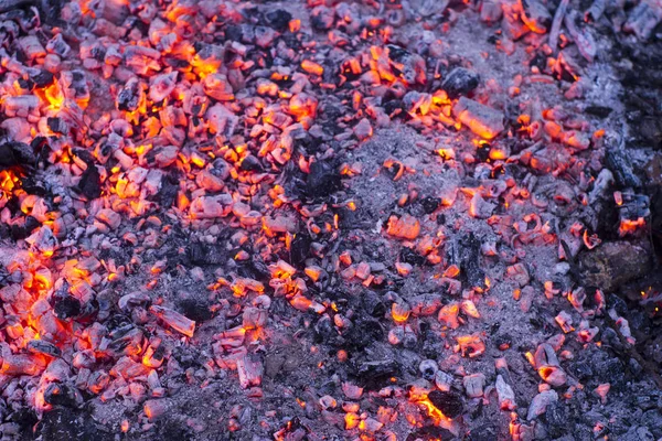 Wooden embers beautifully glowing — Stock Photo, Image