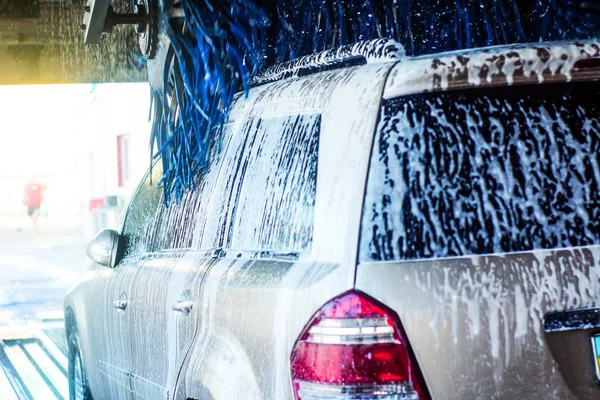 C Automatic car wash in action — Stock Photo, Image