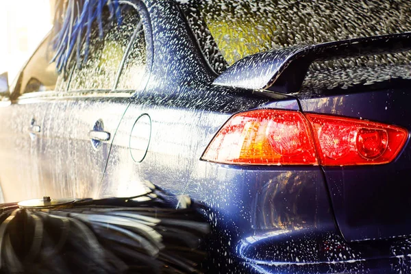 Γ αυτόματη πλύσιμο αυτοκινήτων σε δράση — Φωτογραφία Αρχείου