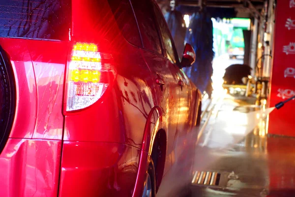 C automatische wasstraat in actie — Stockfoto