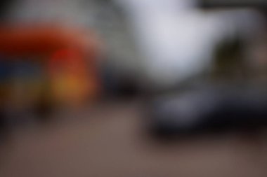 Soyut insanlar arka plan, bir sokakta yürüyen insanların tanınmaz siluetleri bulanıklık