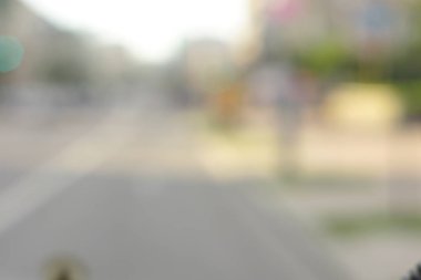 Soyut insanlar arka plan, bir sokakta yürüyen insanların tanınmaz siluetleri bulanıklık