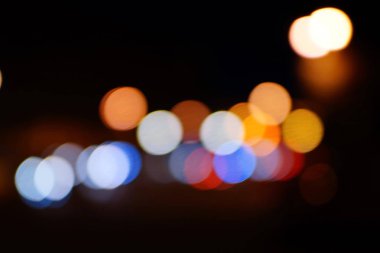 Gece şehir mavi bokeh arka plan bulanıklık lens flare yansıma ışık güzel daire glitter lamba karanlık gökyüzü festival havai fişek ile sokak