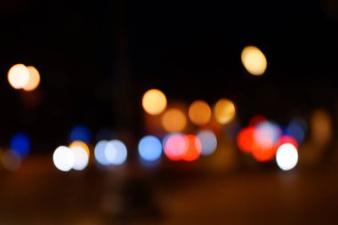 Gece şehir mavi bokeh arka plan bulanıklık lens flare yansıma ışık güzel daire glitter lamba karanlık gökyüzü festival havai fişek ile sokak