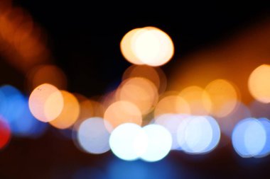 Gece şehir mavi bokeh arka plan bulanıklık lens flare yansıma ışık güzel daire glitter lamba karanlık gökyüzü festival havai fişek ile sokak