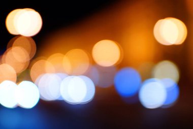 Gece şehir mavi bokeh arka plan bulanıklık lens flare yansıma ışık güzel daire glitter lamba karanlık gökyüzü festival havai fişek ile sokak