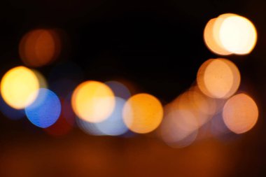 Gece şehir mavi bokeh arka plan bulanıklık lens flare yansıma ışık güzel daire glitter lamba karanlık gökyüzü festival havai fişek ile sokak