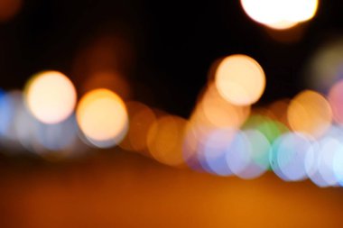 Gece şehir mavi bokeh arka plan bulanıklık lens flare yansıma ışık güzel daire glitter lamba karanlık gökyüzü festival havai fişek ile sokak